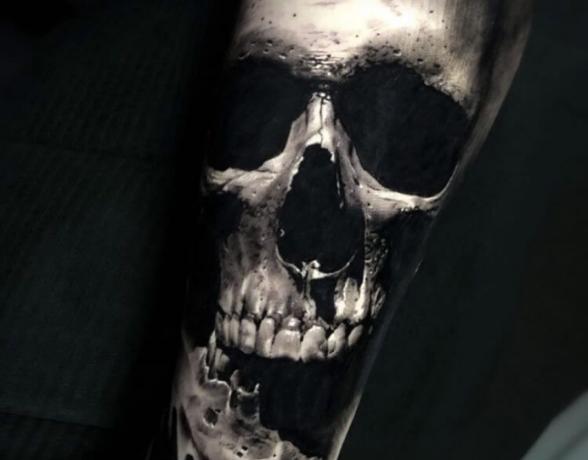 Tatoo style réaliste s'un crâne black and grey par Bocina Tattoo 